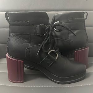 Sorel Margo Low Lace Ankle Boot Size 8.5 Red Heel